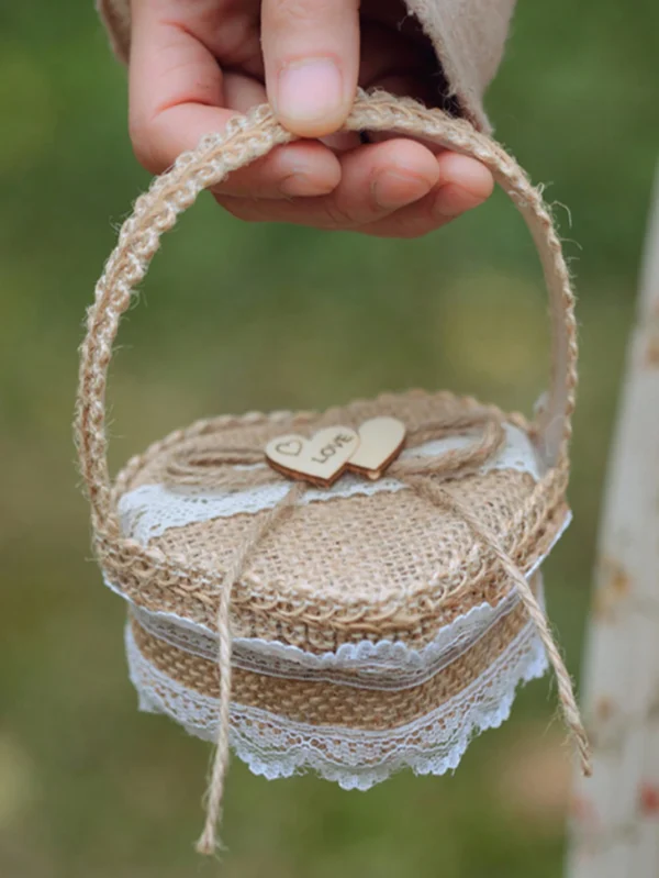 Retro Ring Box Wedding Ring Holder Engagement Basket Gift Basket for Women Valentine Heart- Shaped Basket Ring for Women